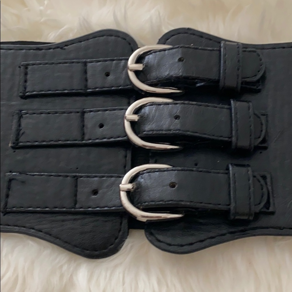 Bebe high waist 3 buckle belt - Picture 3 of 11